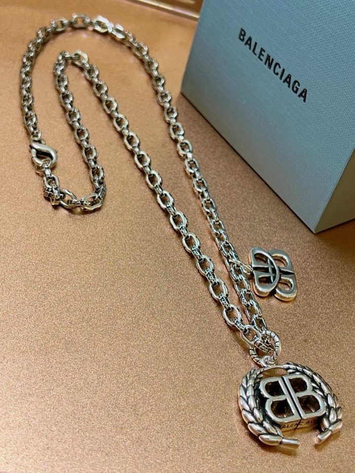 超話題!  バレンシアガ スーパーコピー Balenciagaのネックレス