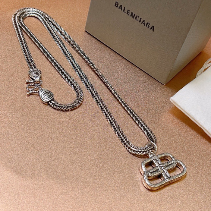日本未入荷 バレンシアガ n級品 Balenciagaの ネックレス