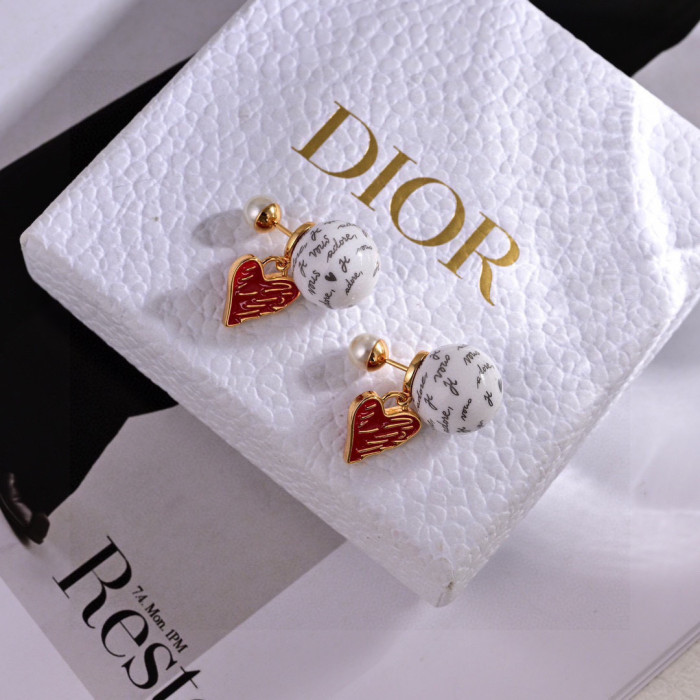 累積売上総額第１位！ ディオール 偽物通販 Dior のイヤリング