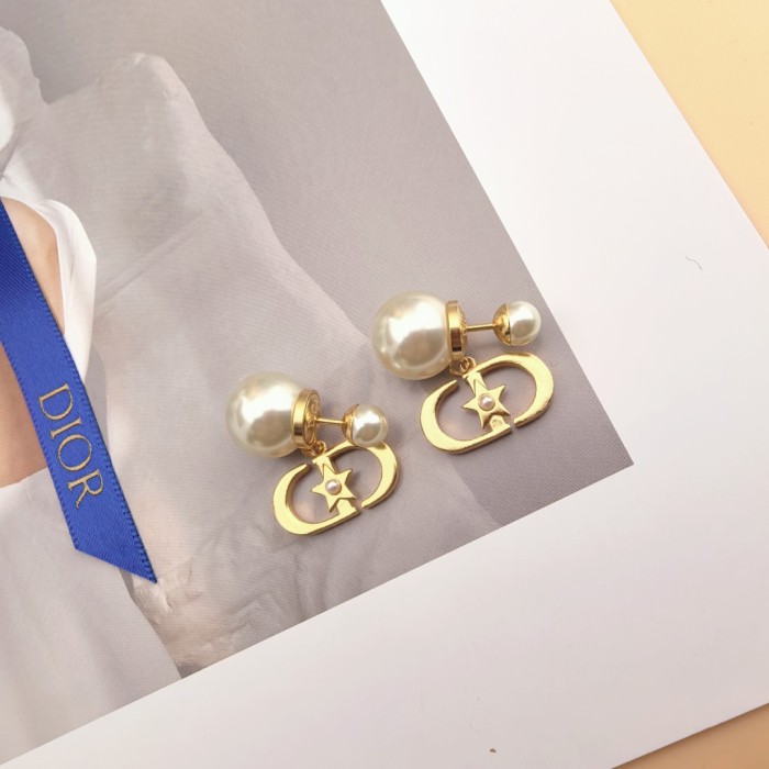 超奇跡の入荷☆ ディオール 激安偽物 Dior ペンタゴンのイヤリング