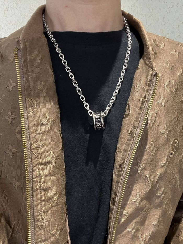 【話題商品！】 バレンシアガ n級品 Balenciagaの ネックレス