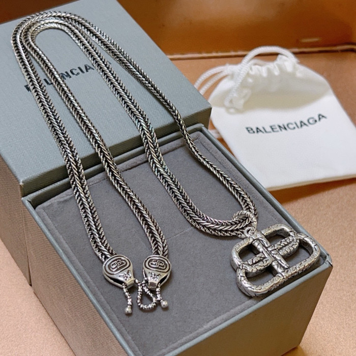 日本未入荷 バレンシアガ n級品 Balenciagaの ネックレス