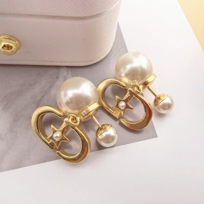 超奇跡の入荷☆ ディオール 激安偽物 Dior ペンタゴンのイヤリング