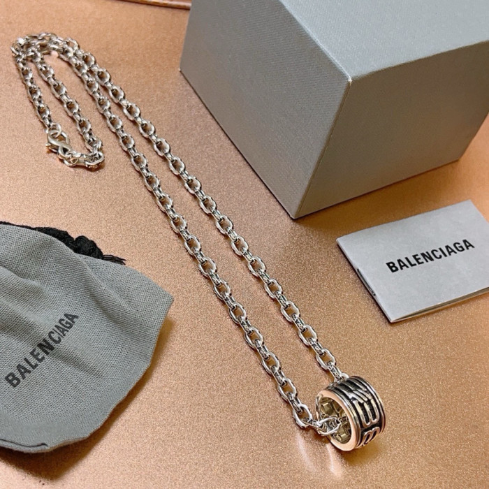 追跡付 バレンシアガ 激安偽物 Balenciagaの ネックレス