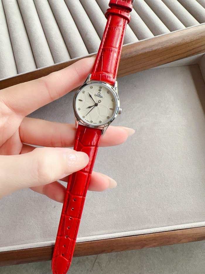 日本未入荷 オメガ コピー のOMEGA スタイリッシュなレディース石英腕時計4色