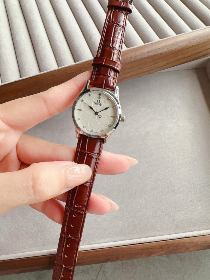 日本未入荷 オメガ コピー のOMEGA スタイリッシュなレディース石英腕時計4色