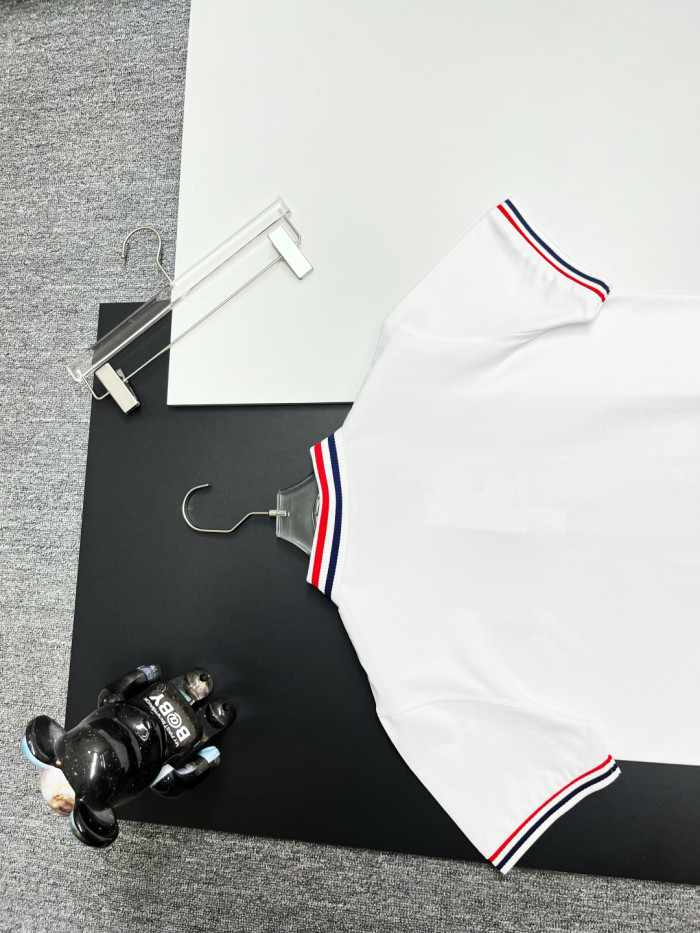 新作 モンクレール スーパーコピー の刺繍ロゴラウンドネック半袖Tシャツ