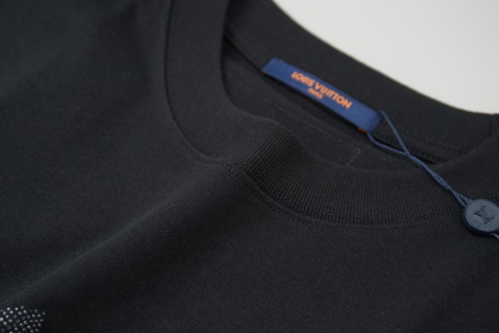 入手困難 ルイヴィトン n級品 25 SS春先の新作LVビーズ刺繍半袖