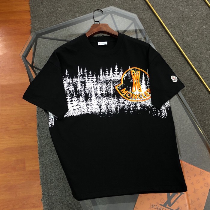 日本未入荷 モンクレール 偽物通販 の刺繍ロゴラウンドネック半袖Tシャツ