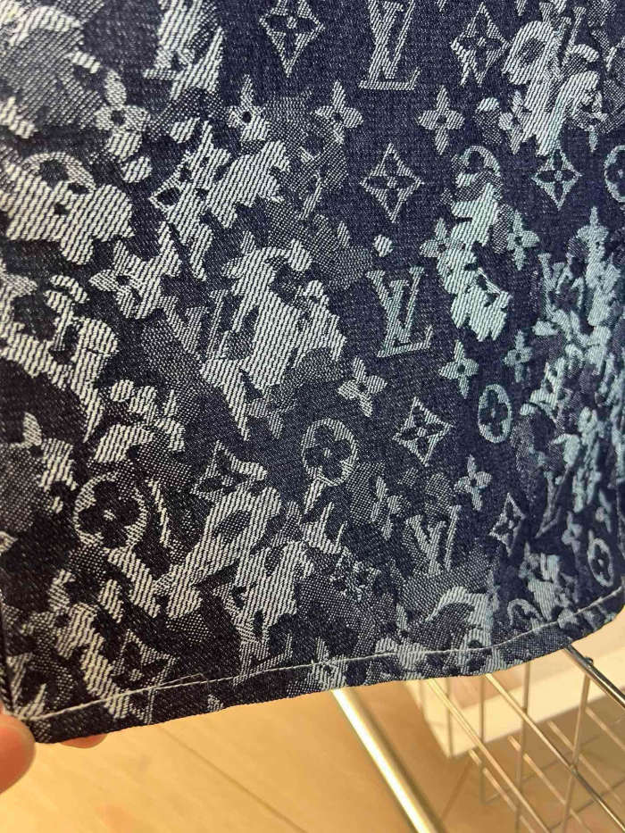 【話題商品！】 ルイヴィトン コピーおすすめ のLV 25SS春夏オールドフラワーレトロ水洗いデニム半袖シャツコート