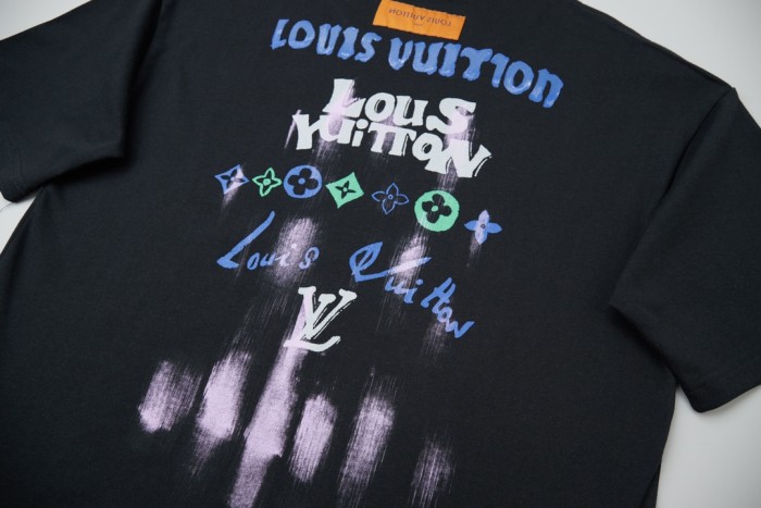【限定】ルイヴィトン コピー  LV25 SS春先新落書き手描きロゴロゴロゴ半袖
