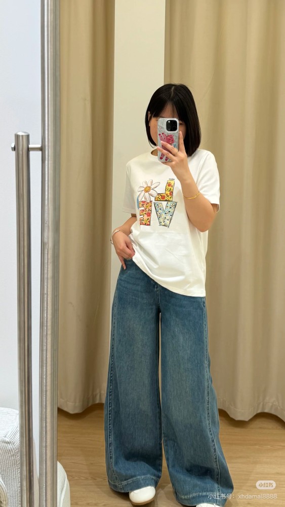入手困難 ルイヴィトン コピー プリントアルファベットロゴラウンドネック半袖Tシャツ