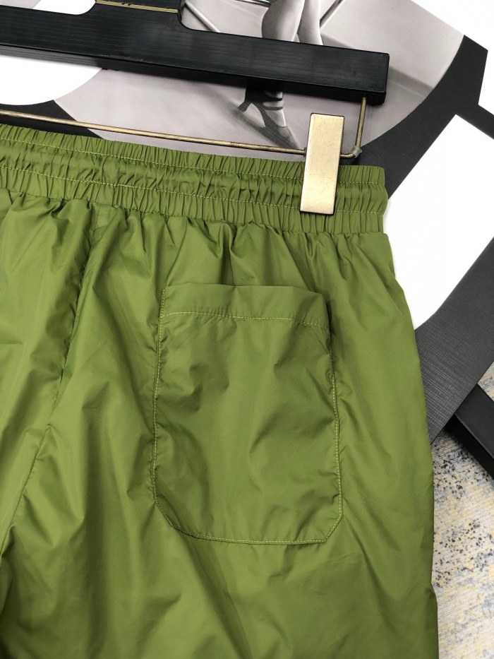 日本未入荷 モンクレール 偽物通販 のビーチパンツ
