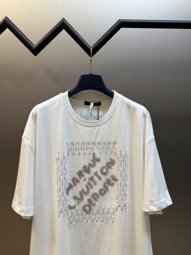 累積売上総額第１位！ルイヴィトン 激安偽物 Lv刺繍ビーズコットン半袖