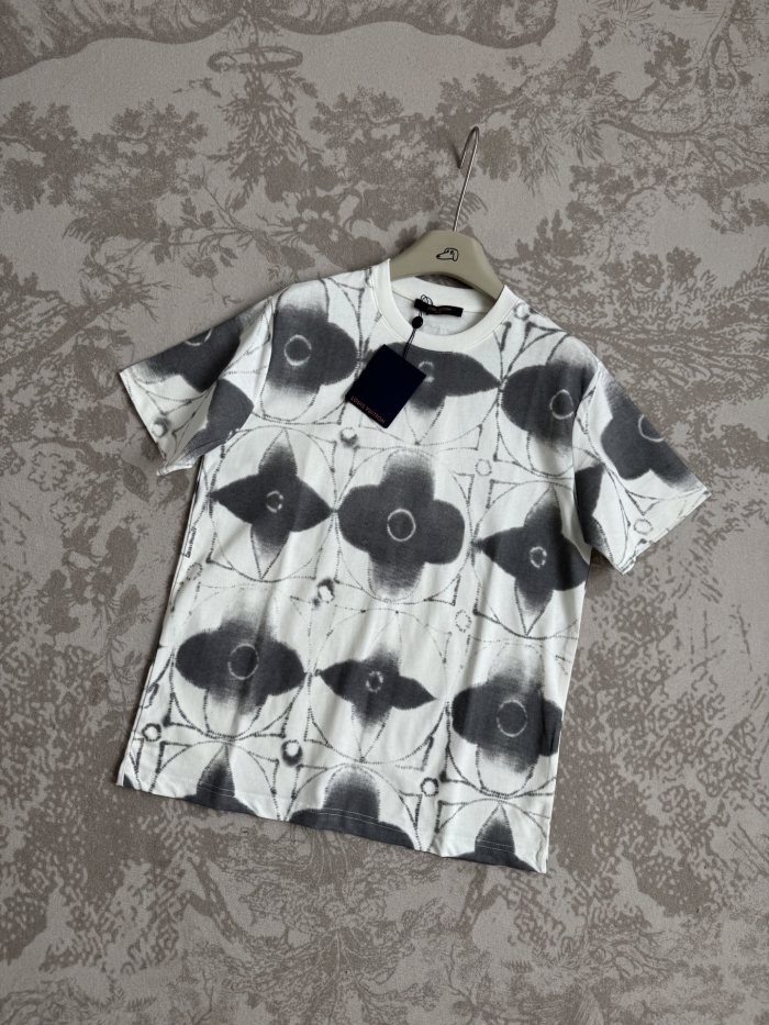 使い勝手良し ルイヴィトン コピーおすすめ 2025 SS早春受注会シリーズ手描きロゴプリントTシャツ
