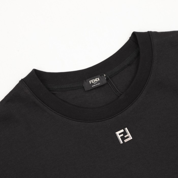 【限定】フェンディ 偽物通販  2025SSのFFロゴ半袖Tシャツ