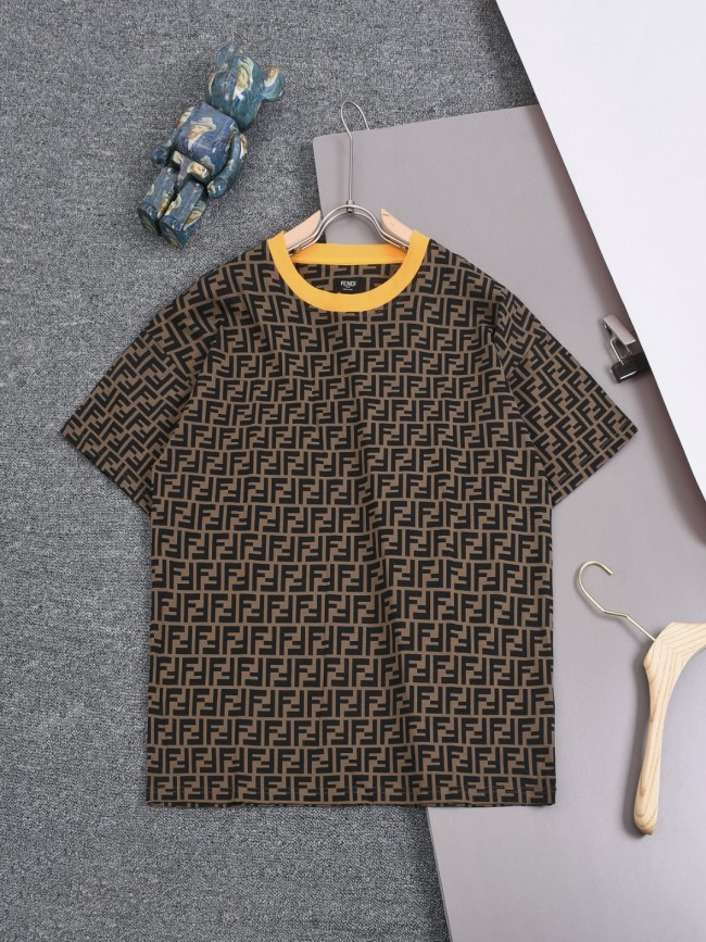 ★超人気 フェンディ n級品 2025のカラー襟元いっぱいの花の丸首がおしゃれな半袖Tシャツ