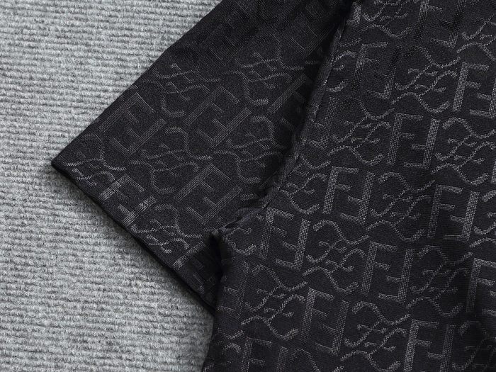 新作フェンディ n級品 2025SSのクラシックな戦馬プリントロゴの暗紋タオル刺繍アルファベットロゴTシャツ