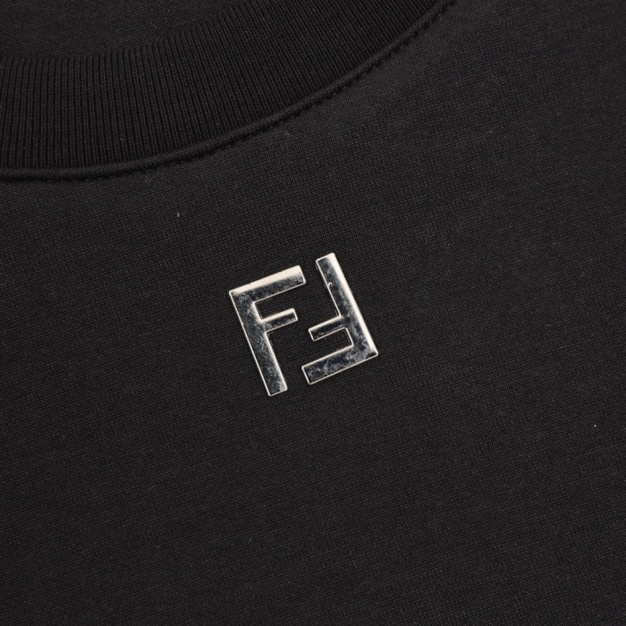 【限定】フェンディ 偽物通販  2025SSのFFロゴ半袖Tシャツ