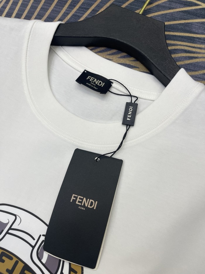 【限定】フェンディ コピーおすすめ のプリントアルファベットロゴラウンドネック半袖Tシャツ2色