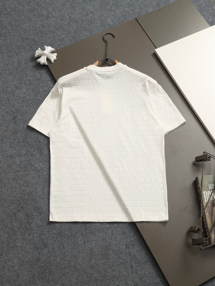日本未入荷 フェンディ 激安通販 2025SSのクラシックな戦馬プリントロゴの暗紋タオル刺繍アルファベットロゴTシャツ