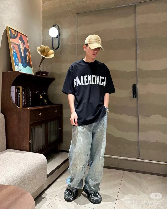 稀少 バレンシアガ 激安偽物 シルバーテーププリントラウンドネックゆったり男女同型半袖Tシャツ