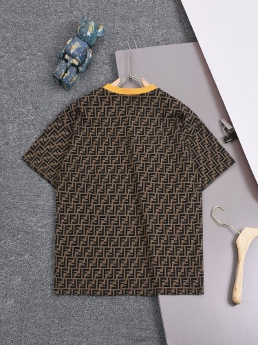 ★超人気 フェンディ n級品 2025のカラー襟元いっぱいの花の丸首がおしゃれな半袖Tシャツ