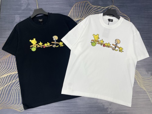 累積売上総額第１位！フェンディ 偽物通販 2025SSのプリントアルファベットロゴラウンドネック半袖Tシャツ2色