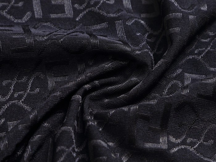 新作フェンディ n級品 2025SSのクラシックな戦馬プリントロゴの暗紋タオル刺繍アルファベットロゴTシャツ