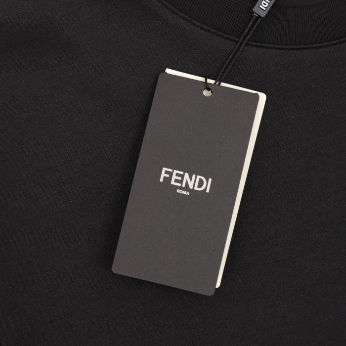 【限定】フェンディ 偽物通販  2025SSのFFロゴ半袖Tシャツ