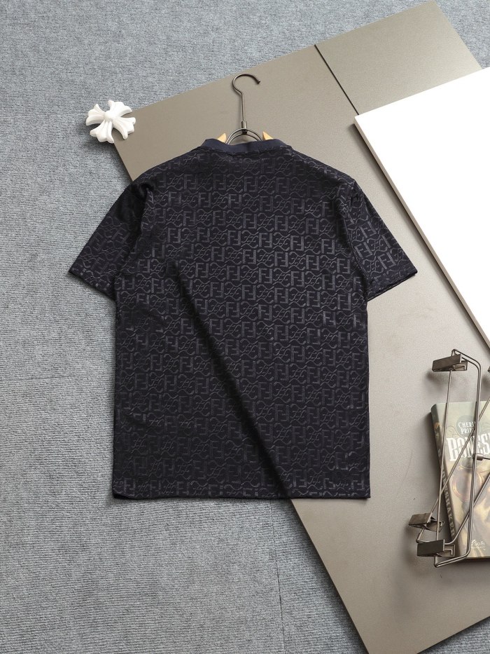 新作フェンディ n級品 2025SSのクラシックな戦馬プリントロゴの暗紋タオル刺繍アルファベットロゴTシャツ
