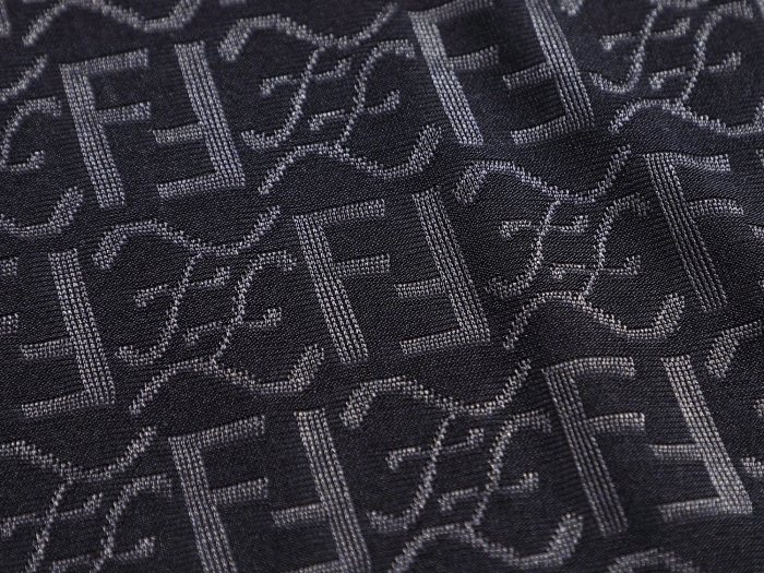 新作フェンディ n級品 2025SSのクラシックな戦馬プリントロゴの暗紋タオル刺繍アルファベットロゴTシャツ