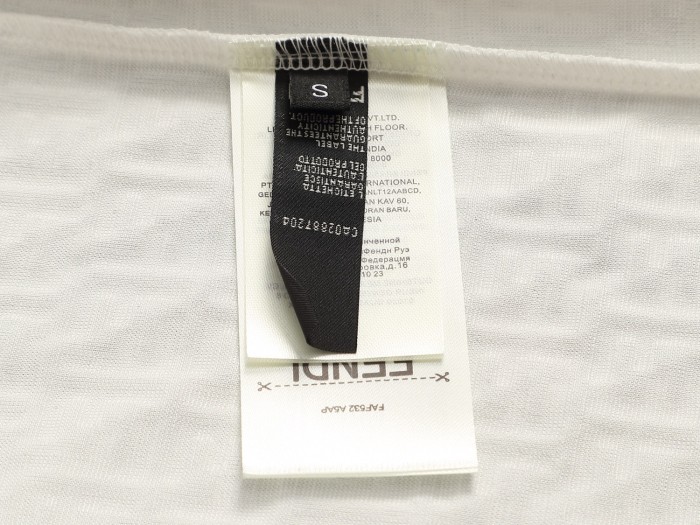日本未入荷 フェンディ 激安通販 2025SSのクラシックな戦馬プリントロゴの暗紋タオル刺繍アルファベットロゴTシャツ
