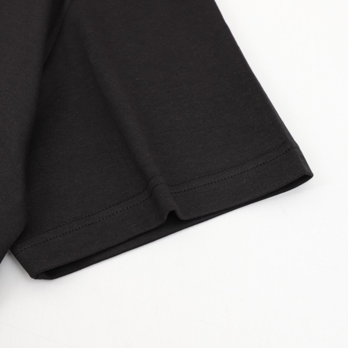 【限定】フェンディ 偽物通販  2025SSのFFロゴ半袖Tシャツ