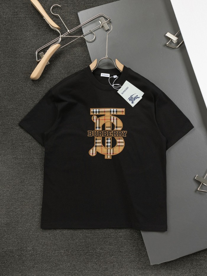追跡付 バーバリー 偽物通販 アルファベット刺繍二重袖背格子貼布の精巧で美しい重工芸Tシャツ