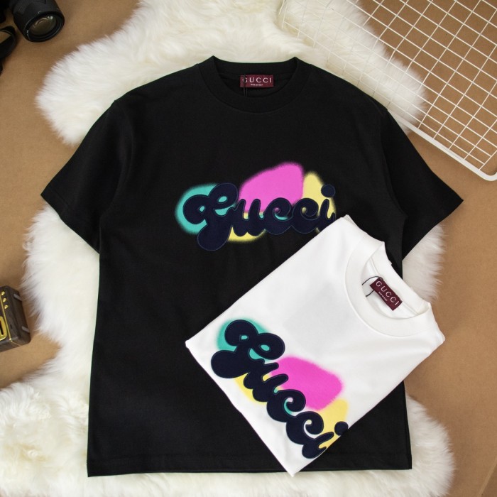 追跡付 グッチ 激安偽物 Gucciカラープリント刺繍手描きアルファベットコットン半袖Tシャツ2色