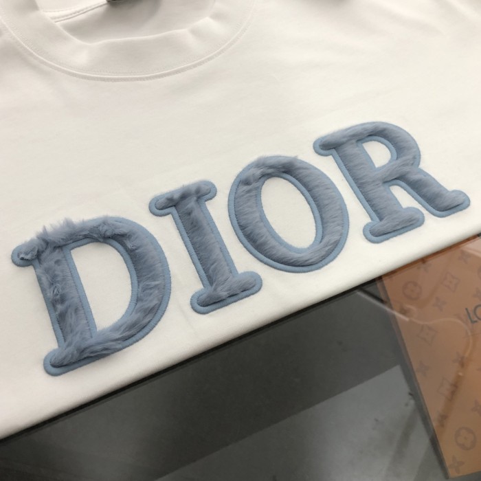 累積売上総額第１位！ディオール コピー の刺繍ロゴラウンドネック半袖Tシャツ