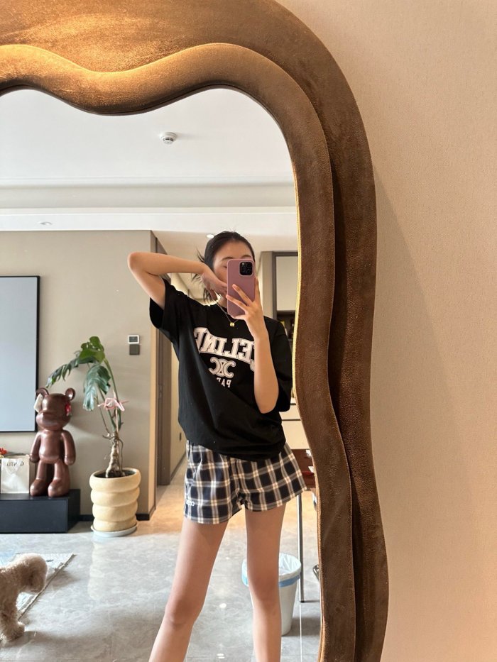 追跡付 セリーヌ コピーおすすめ ガーガー魔女セットTシャツ➕ショートパンツ