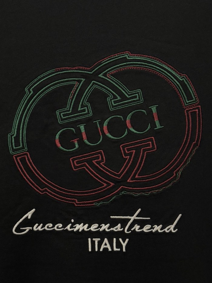 【限定】グッチ スーパーコピー Gucciの前後に刺繍された丸首半袖Tシャツ