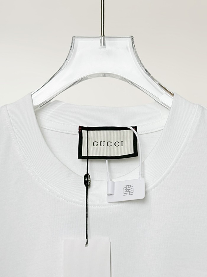 大人気 グッチ 激安通販 Gucciの前後に刺繍された丸首半袖Tシャツ