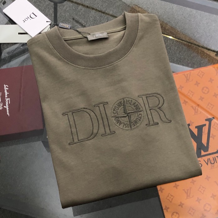 新作 ディオール コピーおすすめ の刺繍ロゴ半袖Tシャツ