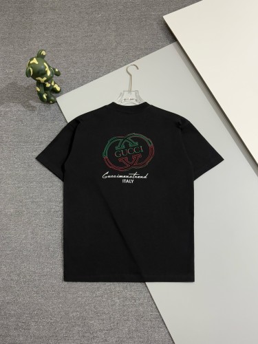 日本未入荷 グッチ n級品 Gucciの前後に刺繍された丸首半袖Tシャツ