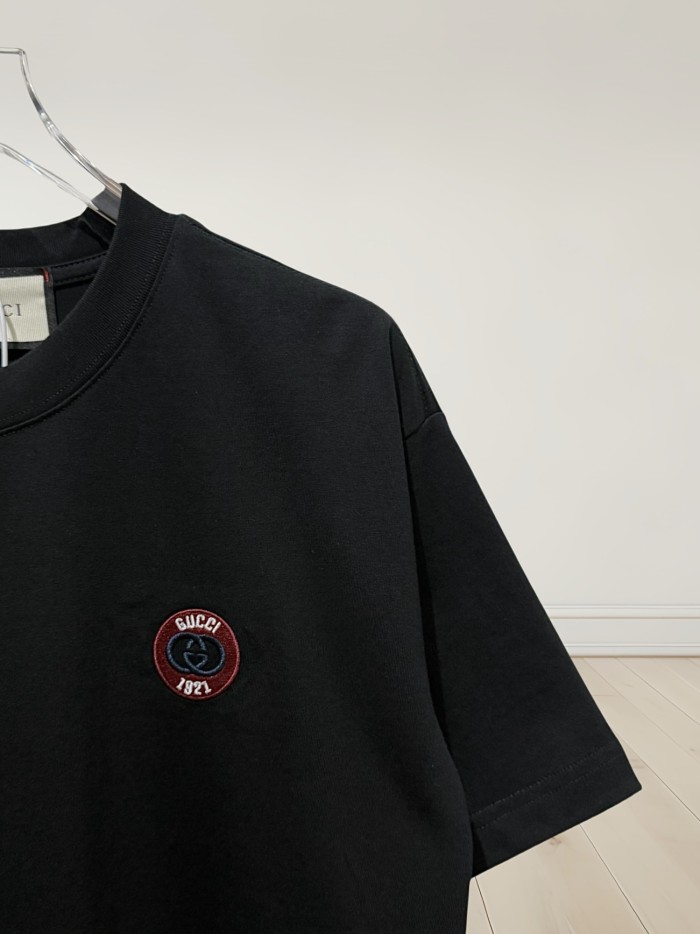【限定】グッチ スーパーコピー Gucciの前後に刺繍された丸首半袖Tシャツ