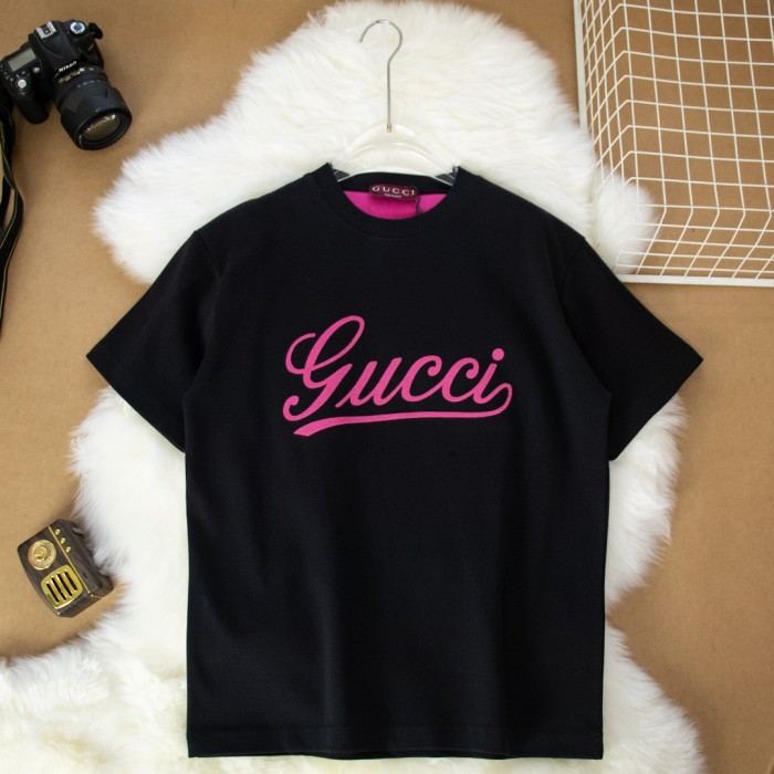 【話題商品！】グッチ n級品 Gucciネチャー刺繍半袖Tシャツ