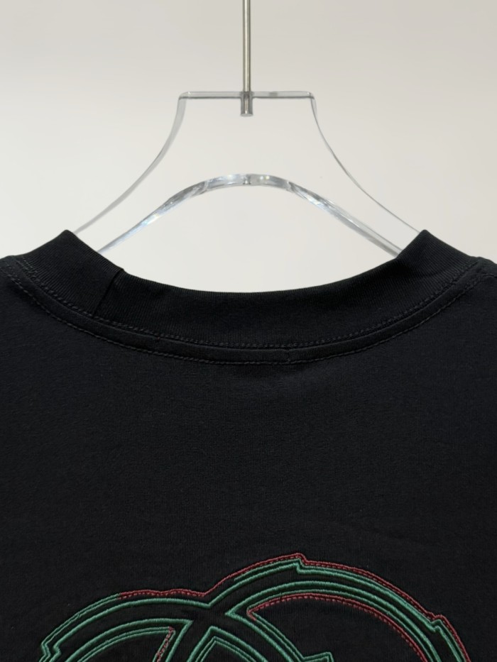 【限定】グッチ スーパーコピー Gucciの前後に刺繍された丸首半袖Tシャツ