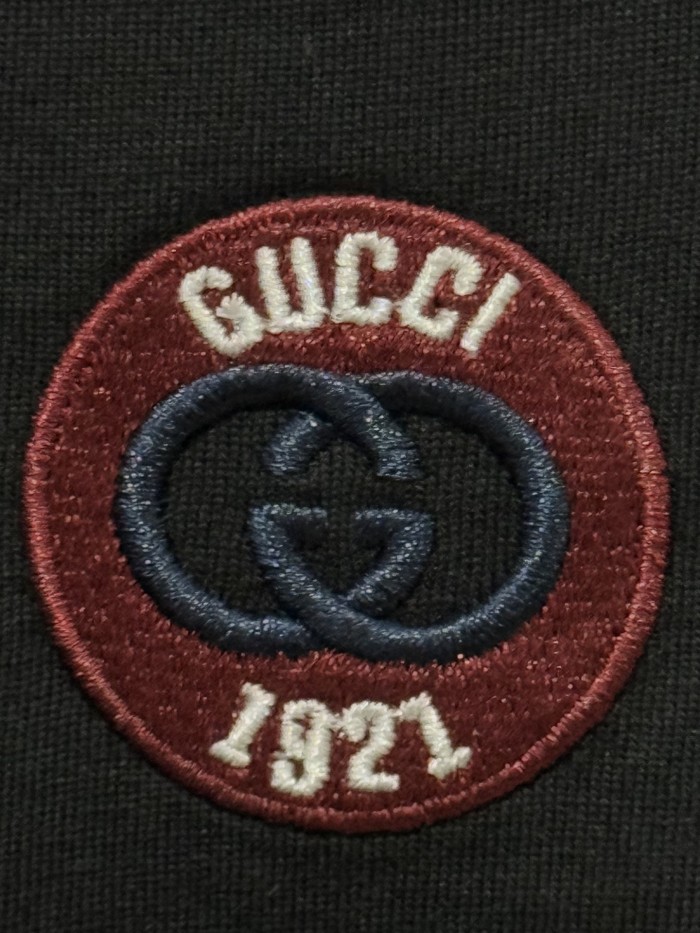 【限定】グッチ スーパーコピー Gucciの前後に刺繍された丸首半袖Tシャツ