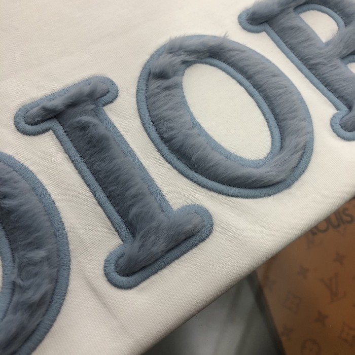 累積売上総額第１位！ディオール コピー の刺繍ロゴラウンドネック半袖Tシャツ