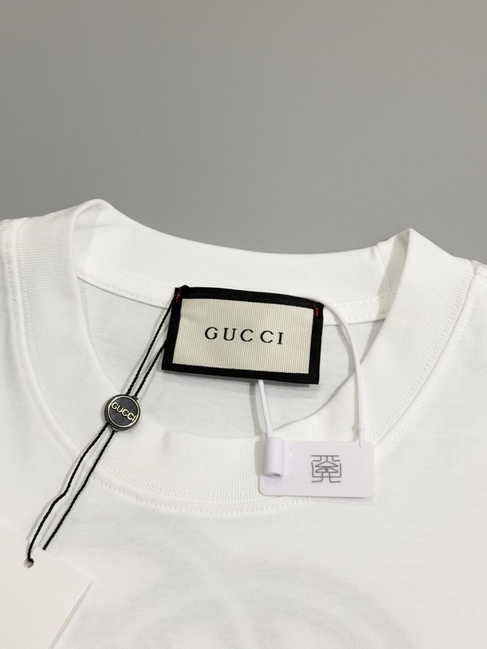 稀少 グッチ コピー Gucciの前後に刺繍された丸首半袖Tシャツ