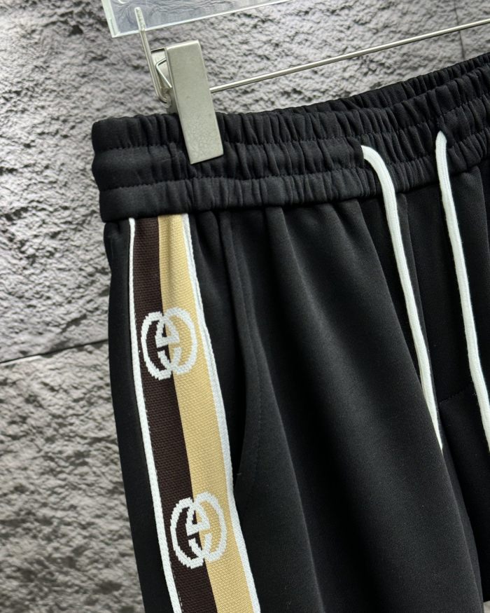 累積売上総額第１位！グッチ コピー Gucciフルプリントロゴパンツ