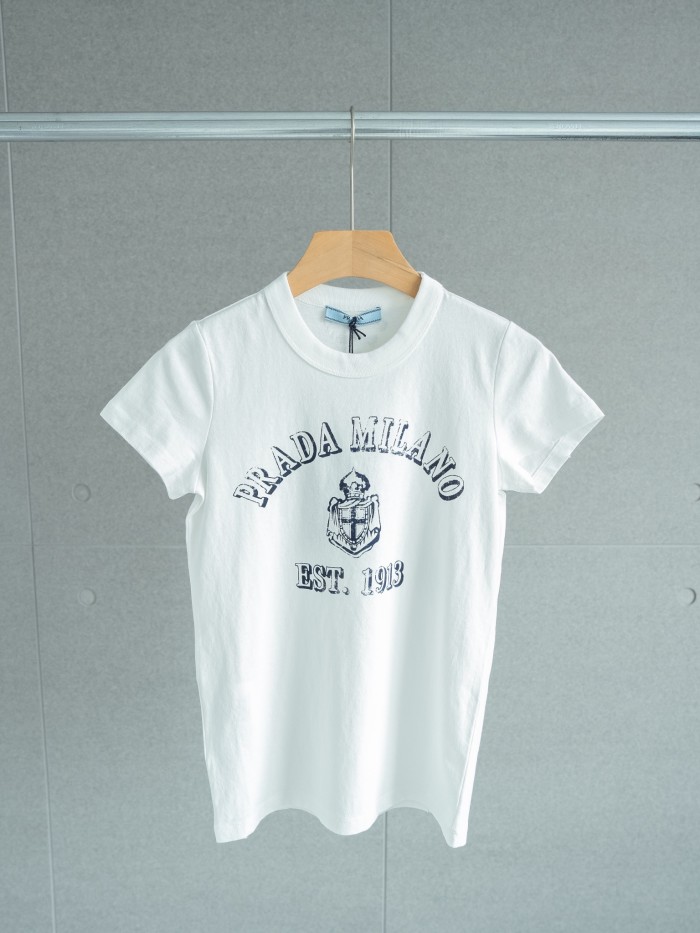 【話題商品！】プラダ 偽物通販 レディースロゴプリントTシャツ半袖2色